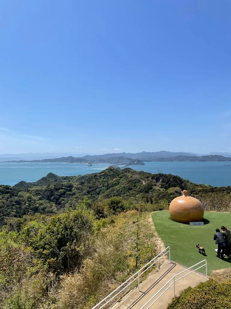 写真：淡路島から鳴門海峡を望む景色